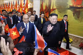 政府总理阮春福和国会主席阮氏金银会见金正恩（组图）