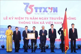 组图：政府总理阮春福出席越南通讯社建社75周年