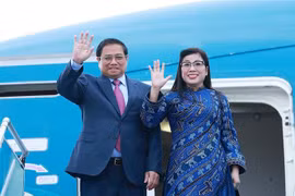 越南政府总理范明政偕夫人启程前往中东三国进行访问。图自越通社