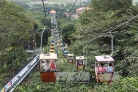 越南西宁省黑婆山迎来第一百万名旅客