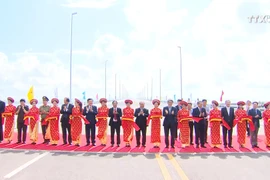 设在越南海防市的东南亚最长跨海大桥正式投入运行