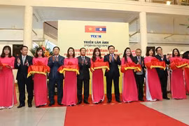  “越老关系—万世长存”图片展在河内开展