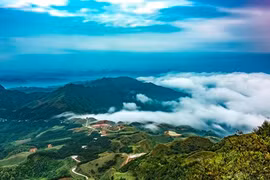 母山峰顶位于谅山省东北部，距谅山市30公里，海拔1000米（图片来源：vnexpress.net）