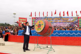 越南宣光省隆东节热闹开场（组图）