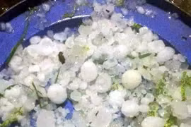 北件省遭龙卷风冰雹袭击（组图）