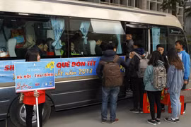 河内市：免费大巴接大学生回乡过年（组图）