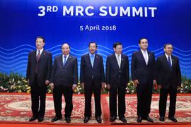 越南政府总理阮春福出席湄公河委员会第三届峰会全体会议（组图）