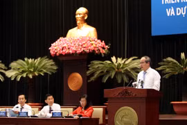 胡志明市举行2018年社会经济发展计划和财政预算执行工作部署会议（组图）