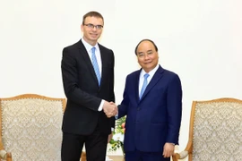 越南政府总理阮春福会见爱沙尼亚外长
