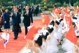 陈大光主持仪式欢迎大韩民国总统文在寅访越（组图）