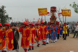 越南广平省景阳求鱼节热闹开场（组图）