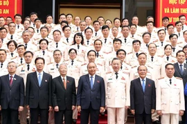 迎接党的十三大： 人民公安——保护党、国家和人民的宝剑