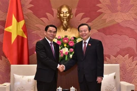 国会副主席冯国显会见老挝国会代表团
