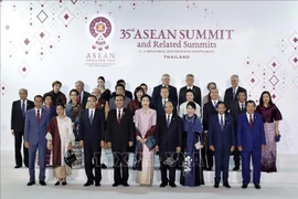 第35届东盟峰会：越南政府总理阮春福会见多国领导人
