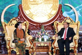 越南国会主席阮氏金银会见老挝人民革命党中央总书记、国家主席本扬