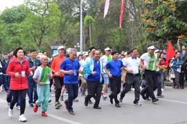 全民健身奥林匹克长跑日吸引8千人参加