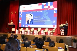 越英双方不断促进两国战略伙伴关系的全面发展