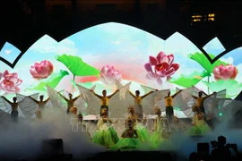“神圣莲花”大型音乐会在胡志明市举行