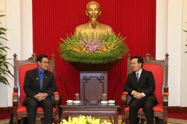 越老共同推动两国青年团合作走向深入