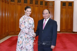 越南政府总理阮春福会见瑞典女王储维多利亚
