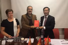 越南共产党与哥伦比亚共产党加强合作