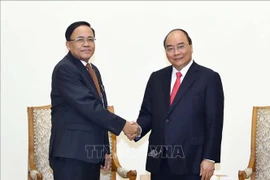 越南政府总理阮春福会见缅甸国际合作部部长吴觉丁