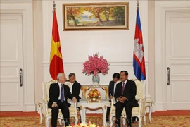 越共中央总书记、国家主席阮富仲会见柬埔寨首相洪森