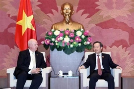 越南国会副主席冯国显:越南为外国投资商对越投资创造便利条件