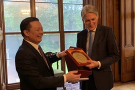 越南学习借鉴英国财政工作经验