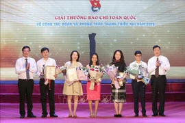 2019年共青团工作和青少年活动全国新闻奖颁奖仪式在河内举行