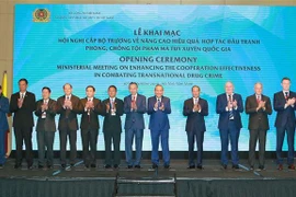 东南亚各国实行联合作战，共同打击毒品犯罪