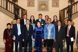 越南国会主席阮氏金银与泰国总理巴育举行会晤