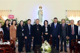 国家副主席邓氏玉盛向南定省裴珠教区致以圣诞祝福