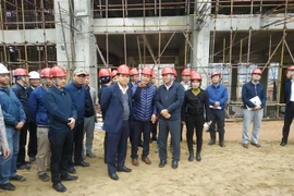 河内市领导视察越南最大垃圾焚烧发电厂项目进展情况