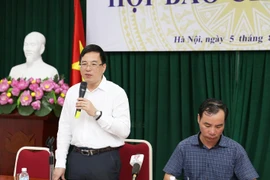 加快国有企业股份制改革和撤资进度