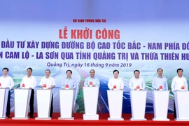 政府总理阮春福出席2017-2020年阶段东部北南高速公路甘露-罗山路段建设项目动工兴建仪式