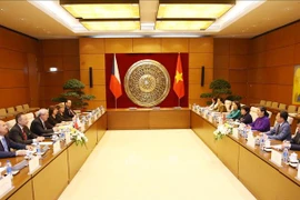 国会副主席丛氏放与捷克众议院副议长沃伊杰赫•菲利普举行会谈