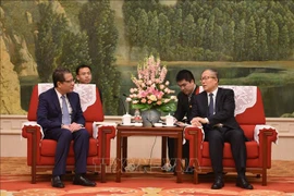 中国天津市市委书记李鸿忠接见越南驻中国大使馆代表团