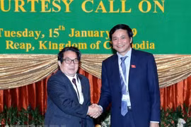 越南国会秘书长兼国会办公厅主任阮幸福会见柬埔寨国会秘书长