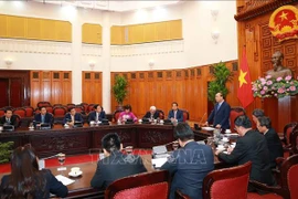 阮春福总理会见越南驻外大使和首席代表