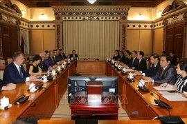 越南胡志明市与德国萨克森-安哈尔特州促进教育培训领域的合作