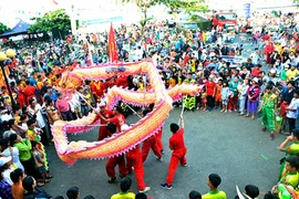 数万名游客前来参加巴地头顿省2019年姑营庙会