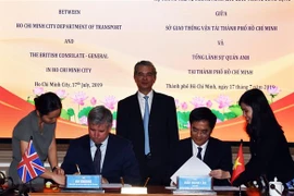 胡志明市与英国加强智慧城市建设领域的合作