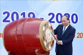阮春福总理出席河内市山西高中学校开学典礼