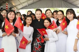 越南国会主席阮氏金银出席塔梅高中学校开学典礼