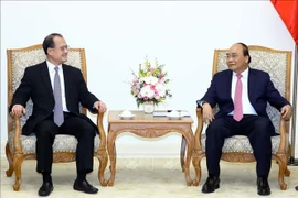 阮春福会见香港越南商会会长蔡冠深