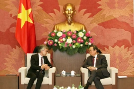 国会副主席冯国显会见亚太国际葡萄酒与烈酒联盟主席
