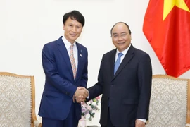 政府总理阮春福会见日本鹿儿岛县知事三反园训