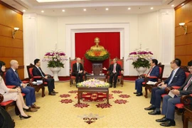 越共中央经济部部长会见脸书亚太区公共政策副总裁西蒙•米尔纳