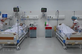 为出国治疗的病患者办理护照提供支持